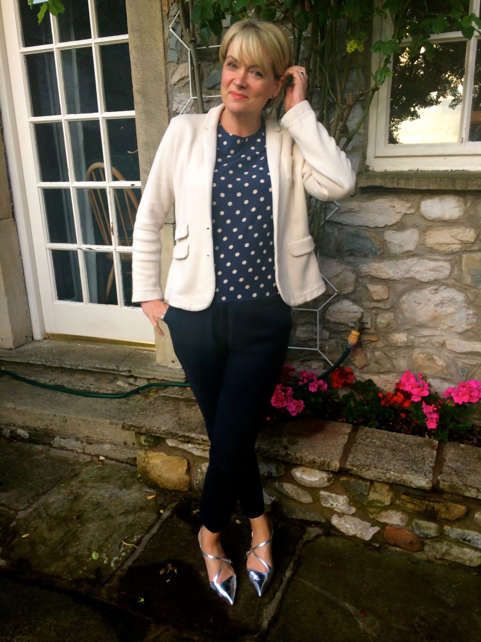 Summer work outfits for women over 40