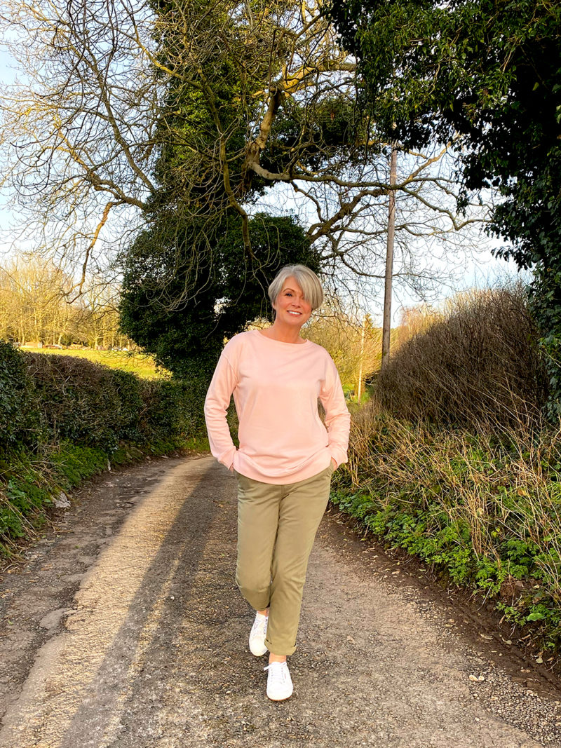 Casual chinos outfit for women over 40