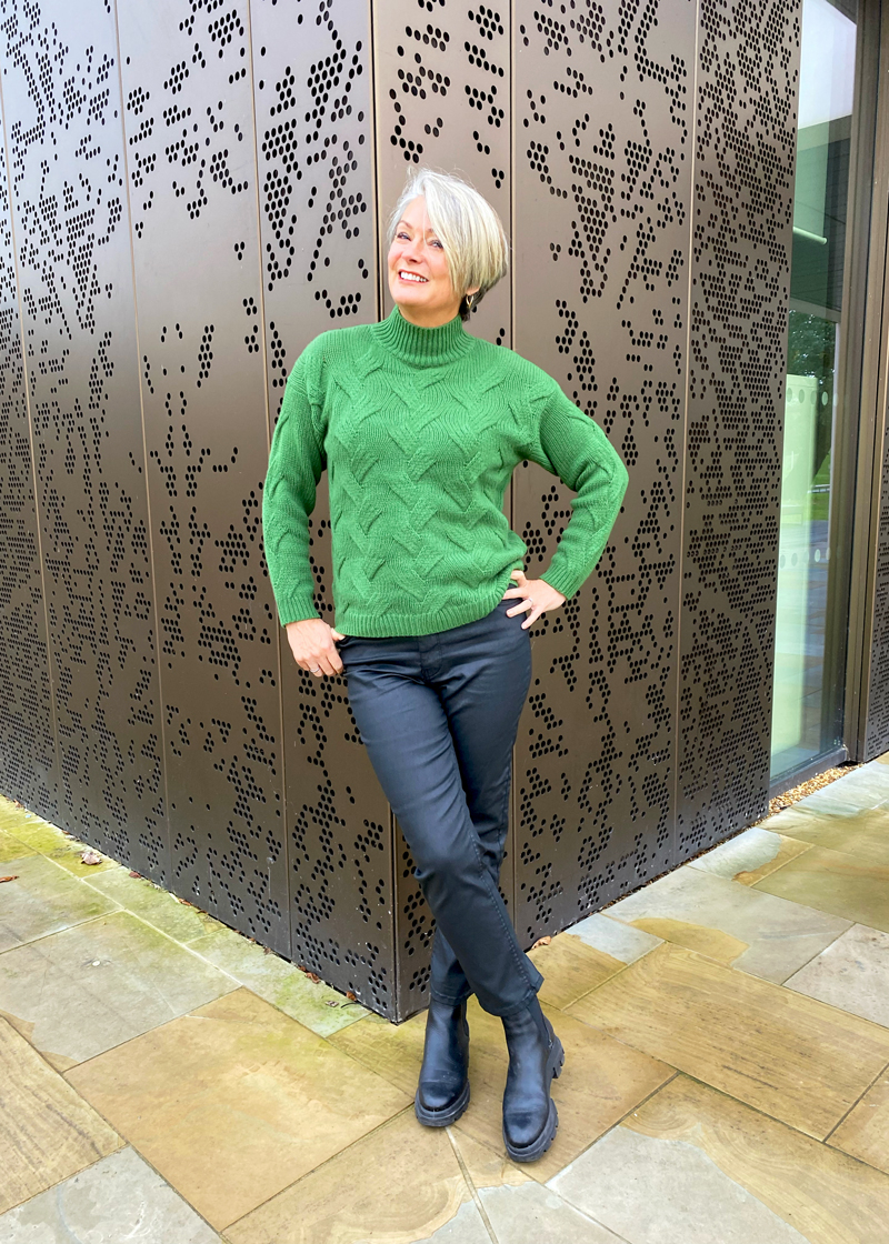 Autumn 21 outfit ideas for women over 50 