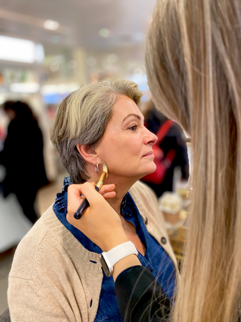 Blending foundation at the jawline