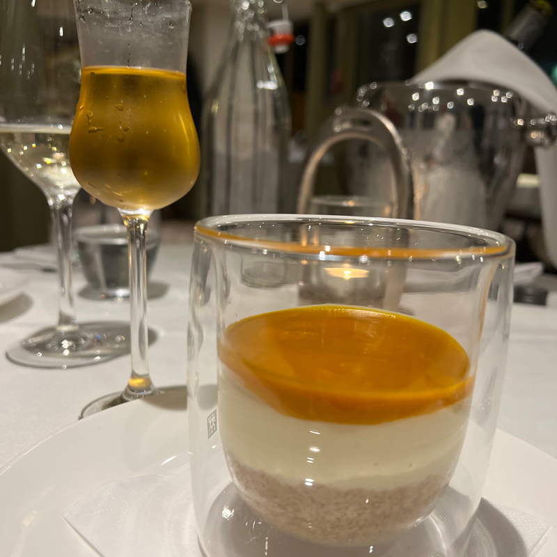 Cheesecake Midlifechic travel blogger
