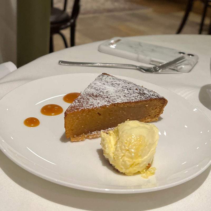 Treacle-tart Midlifechic travel blogger