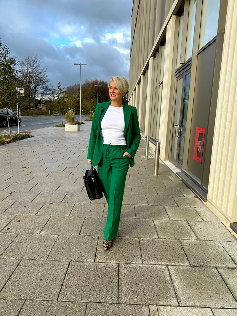 Midlifechic green Baukjen trousersuit