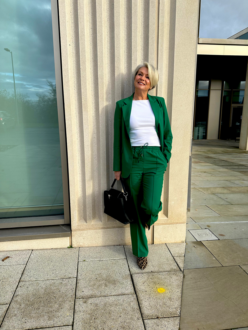 Midlifechic green Baukjen trousersuit