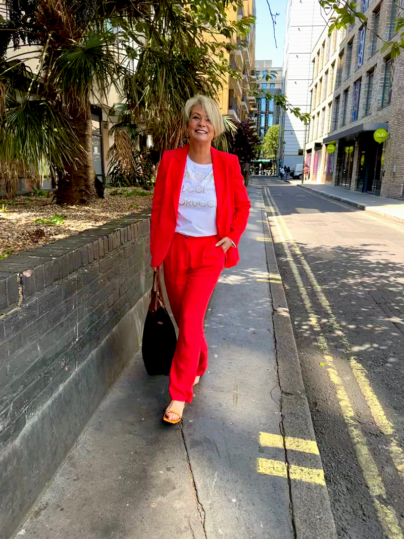 Midlifechic summer work style for women over 50