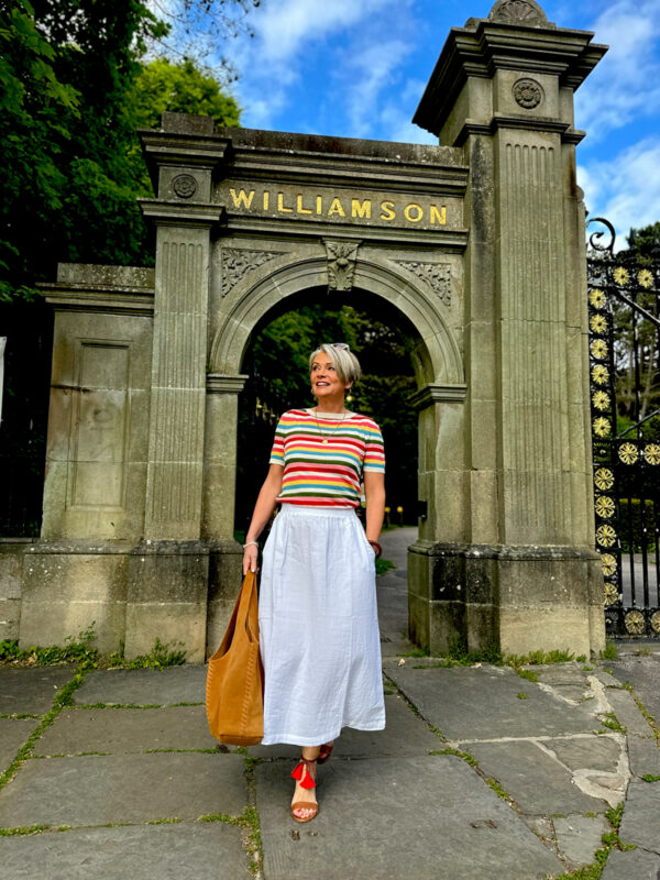 midlife-outfits-for-sunny-weather-styling-tips-midlifechic