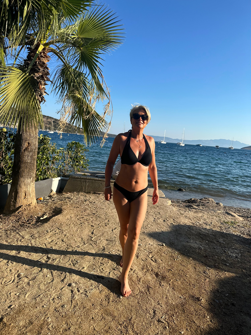 Bikinis for women over 50, Nikki Garnett