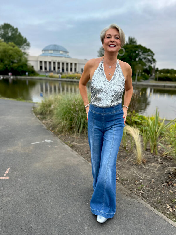 midlife outfit ideas - sandwich dressing