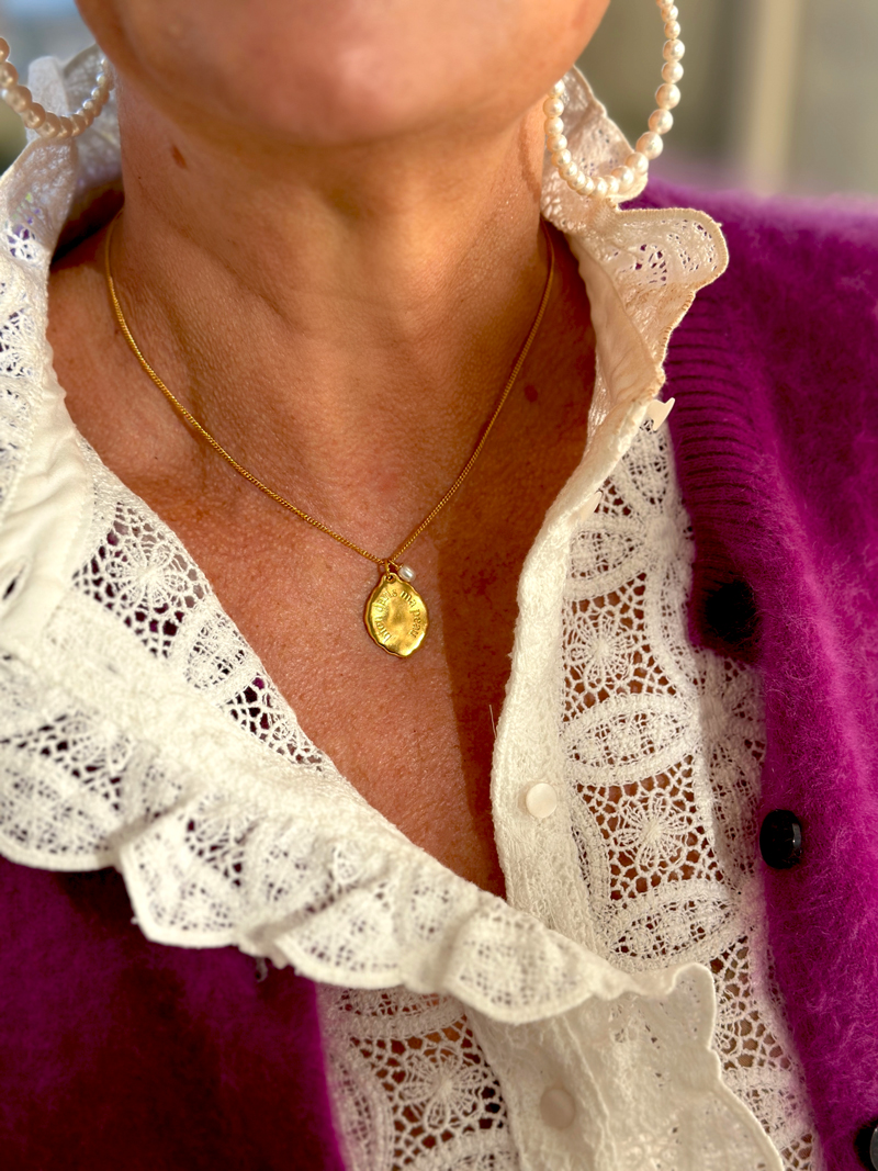 Bien dans ma peau gold necklace