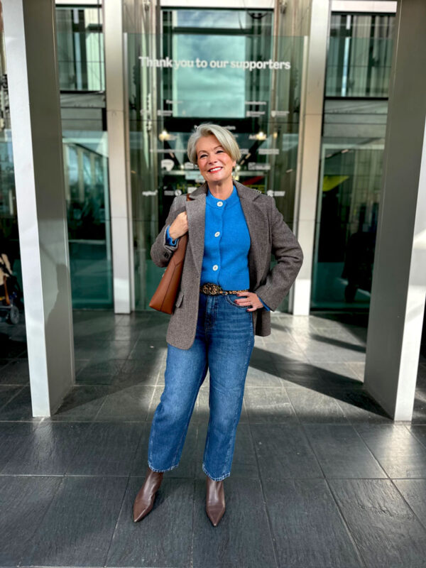 midlife outfit ideas - sandwich dressing