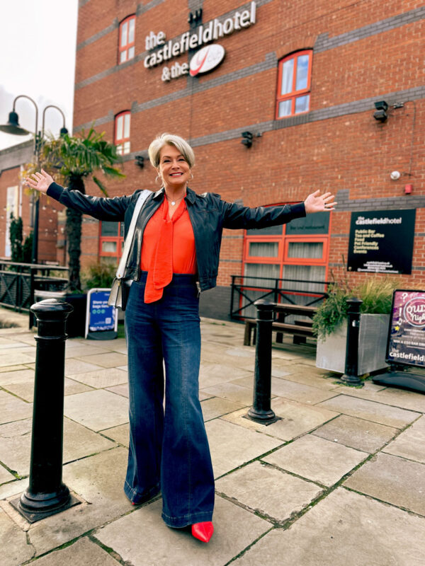 midlife outfit ideas - sandwich dressing