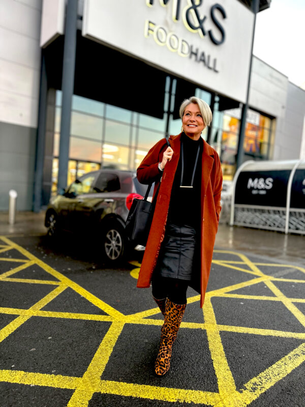 midlife outfit ideas - sandwich dressing