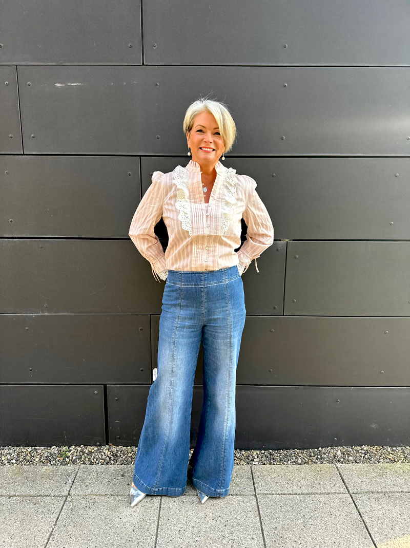 Nikki Garnett, Midlifechic, midlife style blogger