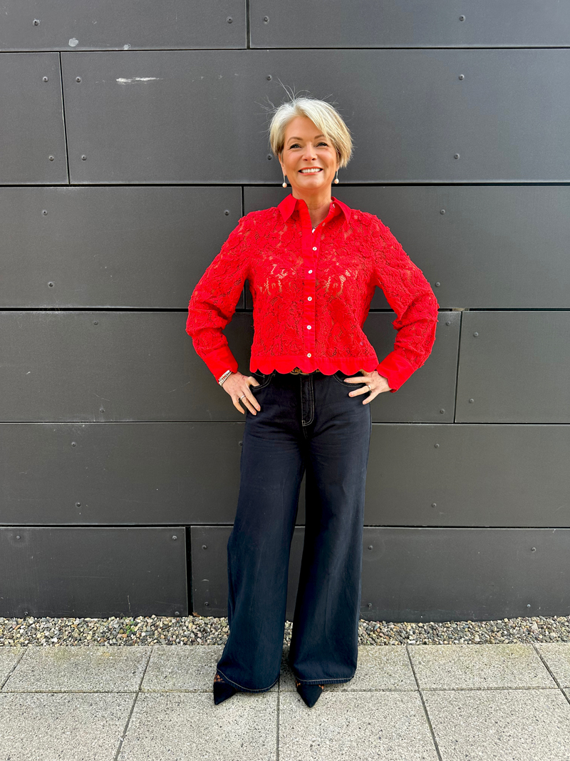 Nikki Garnett, Midlifechic, midlife style blogger