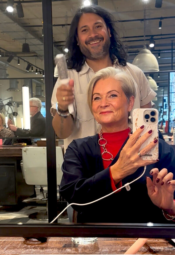 Nikki Garnett, Midlifechic hair