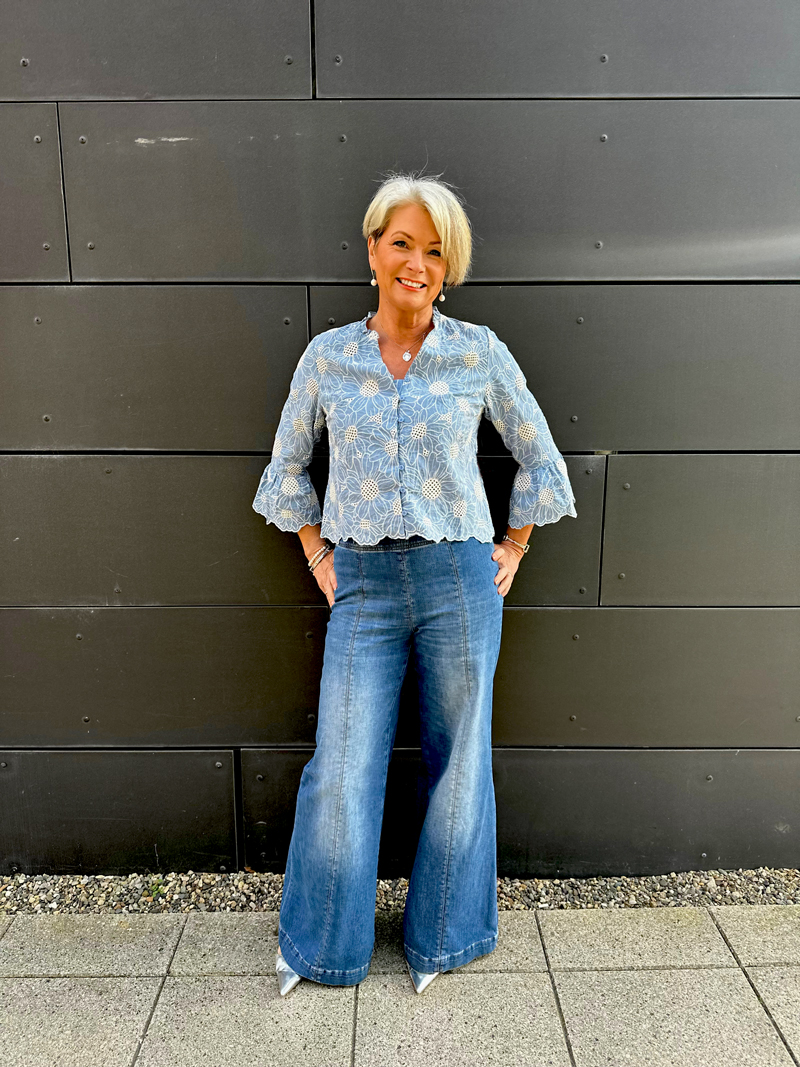 Nikki Garnett, Midlifechic, midlife style blogger