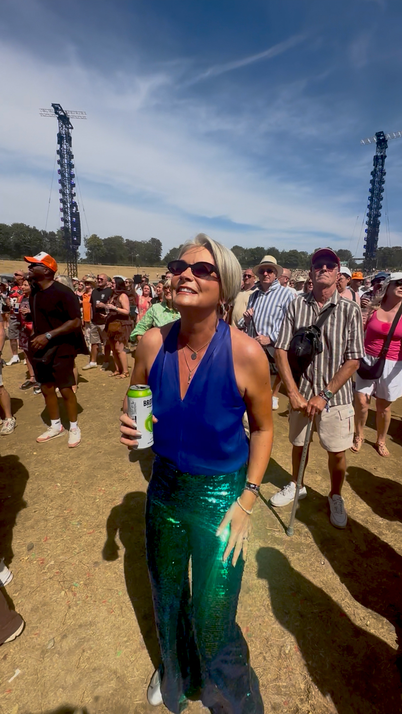 Nikki-Garnett,-Midlifechic,-Festival-outfit