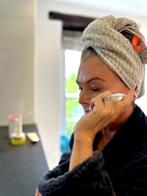 Nikki using the ZIIP Halo on her jawline